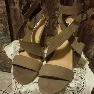 ·~NWT·~ Brown "Sundance" Heeled Shoes